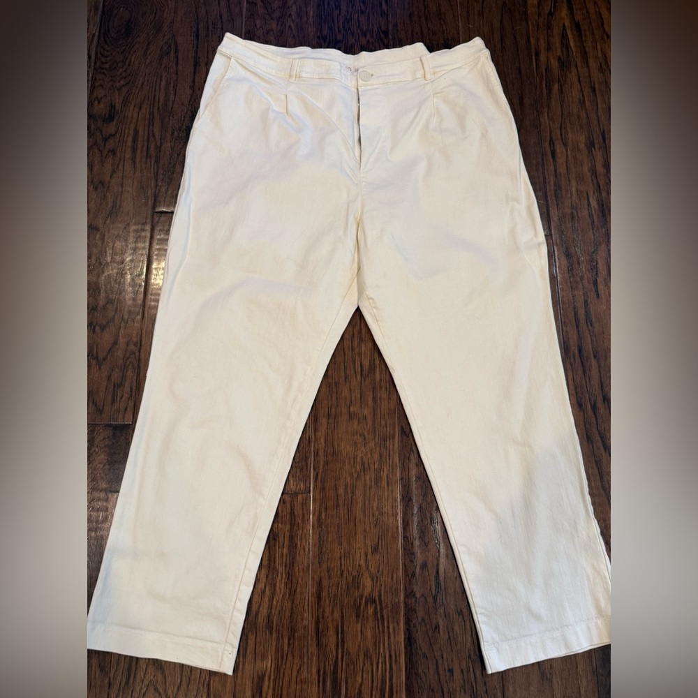 Levi's Cream Straight-Fit Chinos